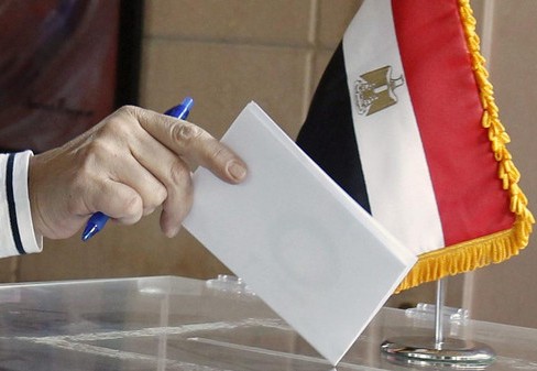 المصريون يبدؤون التصويت على تمديد حكم السيسي