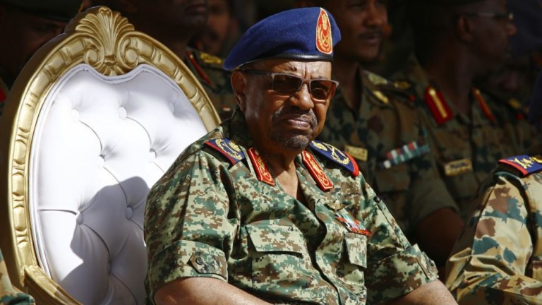 پارەیەکی زۆر لە ماڵەکەی سەرۆکی لەسەرکار لادراوی سودان دۆزرایەوە