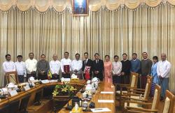 ျမန္မာ-တ႐ုတ္နယ္စပ္တြင္ ကုန္ပစၥည္းခ်င္းဖလွယ္မည့္စနစ္ အေကာင္အထည္ေဖာ္ရန္ နားလည္မႈစာခြၽန္လႊာ လက္မွတ္ေရးထိုး