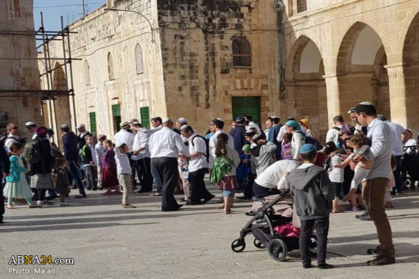 Israel imposes restrictions on Muslims as 320 settlers storm Al-Aqsa