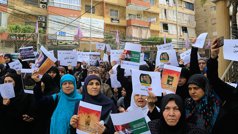 أبناء الضاحية الجنوبية اللبنانية يرفعون الصوت في وجه سلمان الجائر +(صور)