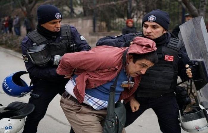 السلطات التركية تعتقل 127 شخصاً بمظاهرات عيد العمال في اسطنبول