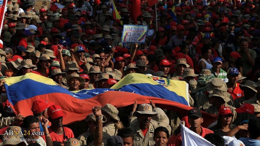 Presiden Venezuela Tampil Dengan Sokongan Tentera