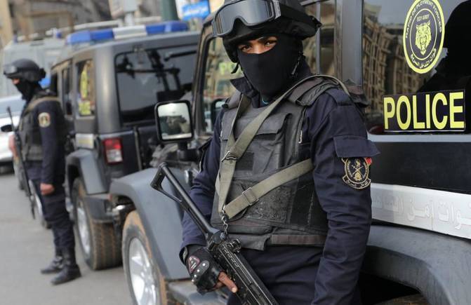 "الأمن المصري" يعثر على سيارة بها جثث مهربين وأشخاص من إريتريا