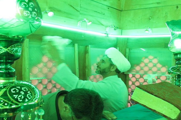 “Limpieza de mezquitas en Irán en vísperas del Bendito Mes de Ramadán”