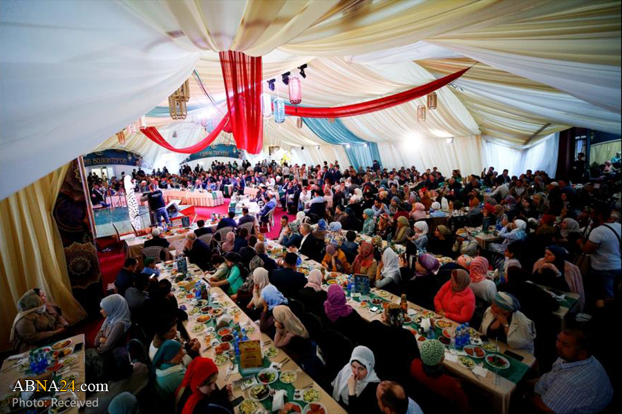 Photos: Russian Muslims attend Iftar banquet in Ramadan