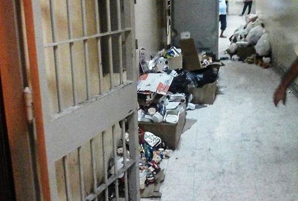 حالات تسمم بين المعتقلين في سجن جو جراء وجبات الطعام الفاسدة