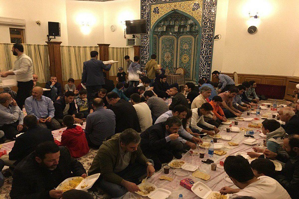 Moskva məscidində iftar süfrəsi – Foto