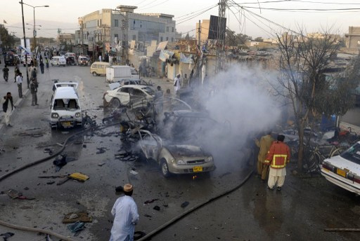 مقتل وإصابة 16 من الشرطة بتفجير عبوة ناسفة في باكستان