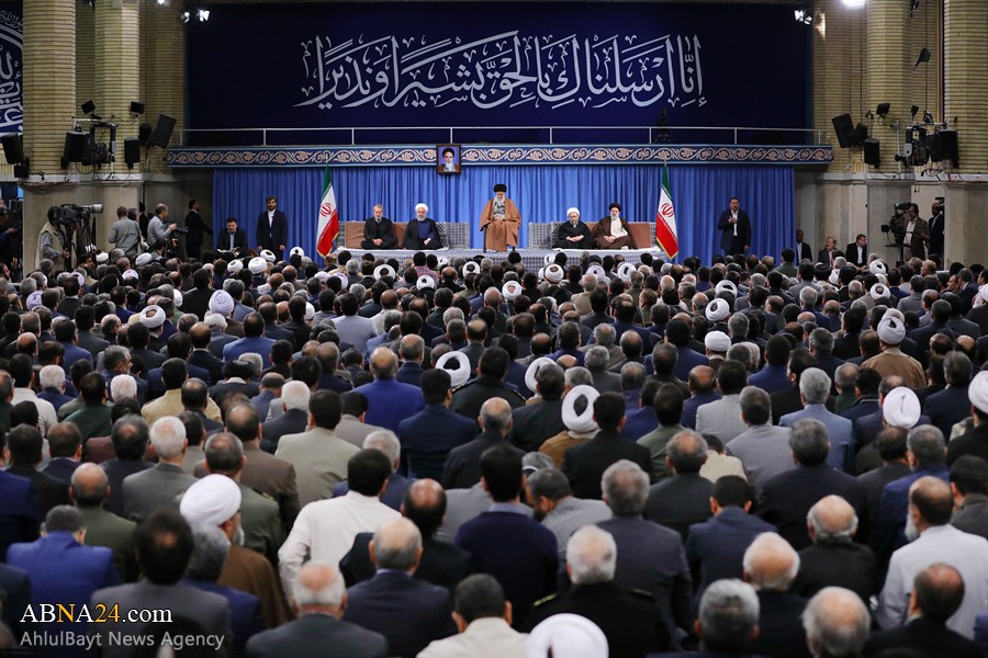 Imam Khamenei receives lawmakers, high-ranking officials