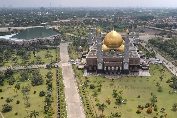 Masjid Kubah Emas; Objek Wisata di Indonesia