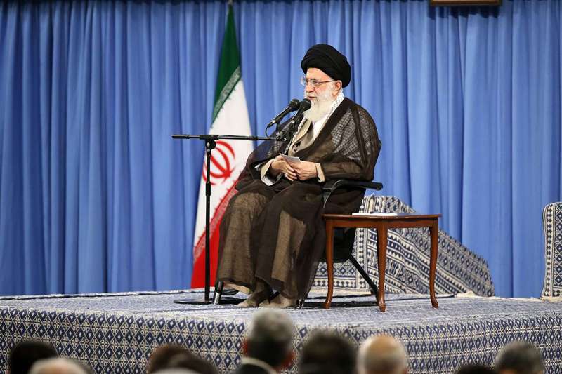 الإمام الخامنئي: التفاوض سمّ ولن تنشب الحرب؛ المقاومة خيار الشعب الإيراني وسينتصر