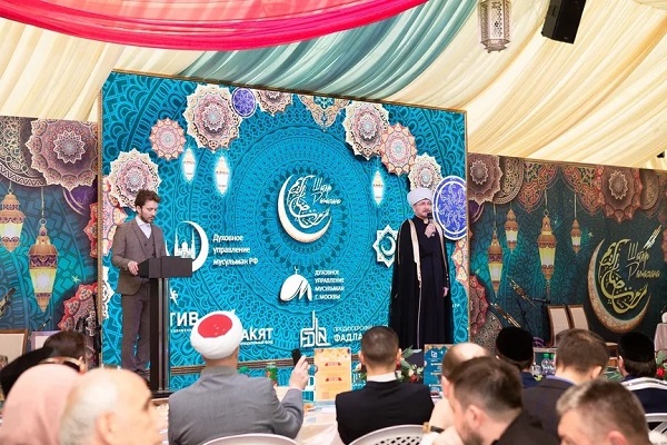 Das Ramadan-Zelt in Moskau: Zeichen der Interaktion von Muslimen Russlands mit der islamischen Welt