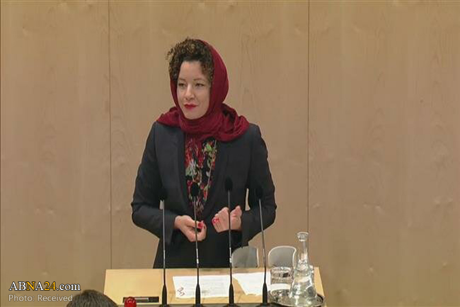 Austrian lawmaker wears headscarf in protest at hijab ban (+Video)
