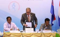 အစိုးရႏွင့္ တပ္မေတာ္႐ုန္းကန္ေနရခ်ိန္ တုိင္းရင္းသားအဖြဲ႕မ်ားက တုိင္းျပည္အတြက္အေကာင္းဆုံးေပးဆပ္ရန္ ခ်င္းမုိင္ညီလာခံသဘာပတိ တုိက္တြန