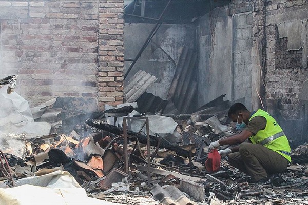 Pabrik Muslim Sri Lanka Dibakar