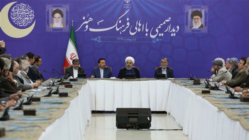 イラン大統領、「イラン国民は決して敵の過剰な要求に屈しない」
