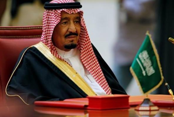 العاهل السعودي يدعو لعقد قمتين "خليجية وعربية" طارئتين