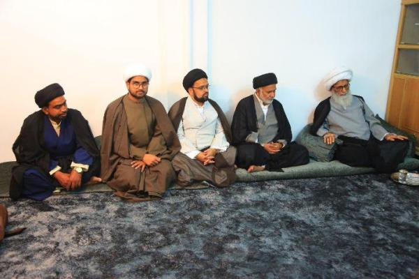 آية الله النجفي يؤكد على نشر علوم أهل البيت (ع) والسير على منهجهم