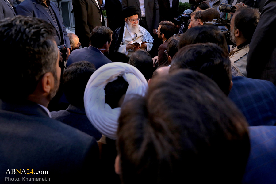 Photo: Poets met with Ayatollah Khamenei on Imam Hassan’s birth anniversary