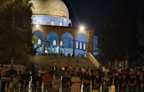 الفلسطينيون يتصدون لمحاولات إسكات الأذان بـ"شهر رمضان"