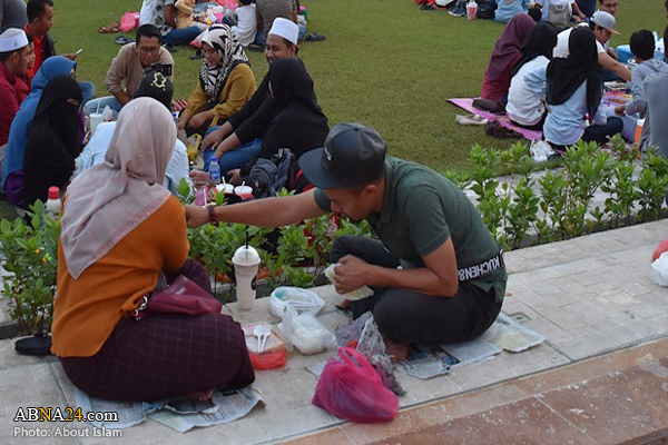 Les musulmans britanniques accueillent le Ramadan Iftar à Londres