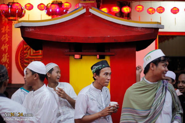Berita Bergambar: Kuil Dhanagun Di Bogor, Indonesia Anjur Program Iftar