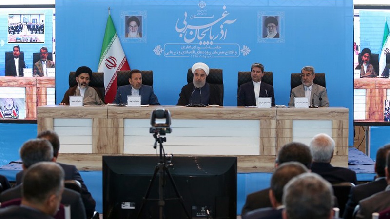 イラン大統領、「イラン国民は暴漢に敬礼しない」