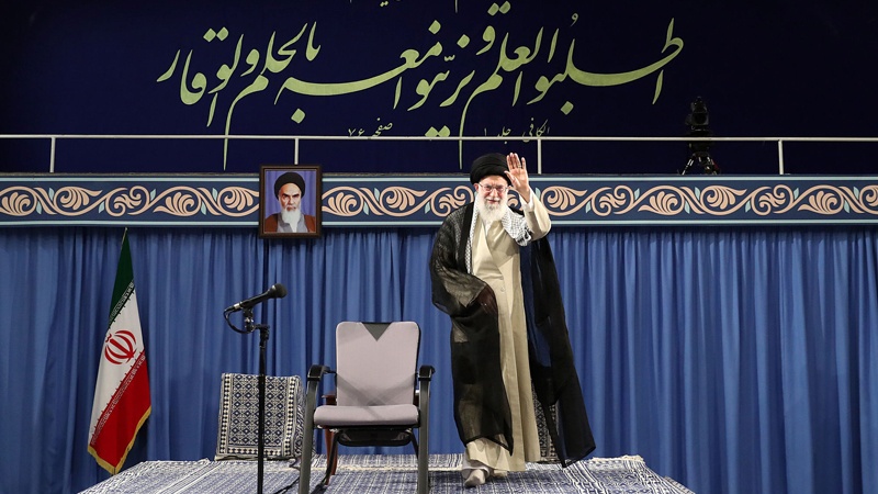 Pertemuan Ribuan Mahasiswa Iran dengan Rahbar