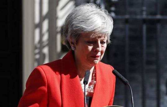 رئيسة وزراء بريطانيا تعلن أنها ستستقيل من منصبها في الـ7 من الشهر المقبل
