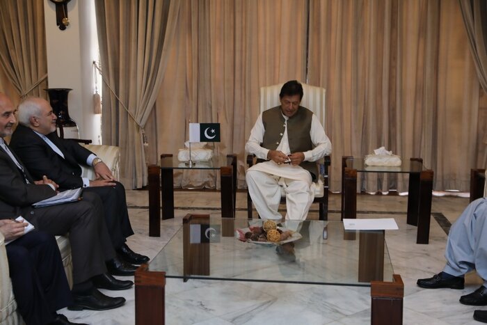 Rencontre Zarif-Imran Khan à Islamabad