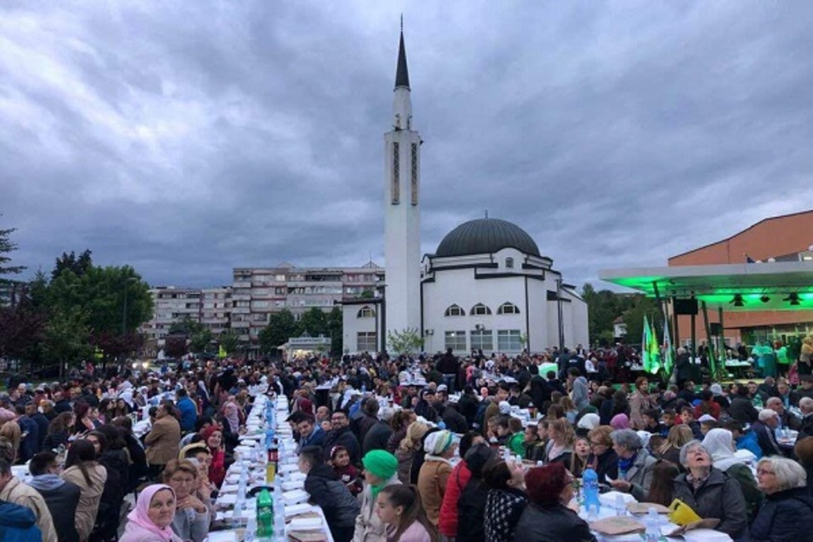 Bosniyada kütləvi iftar – Foto