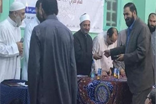 In der ägyptischen Stadt "El Minia" wurden 200 den Koran im Gedächtnis bewahrende Kinder geehrt