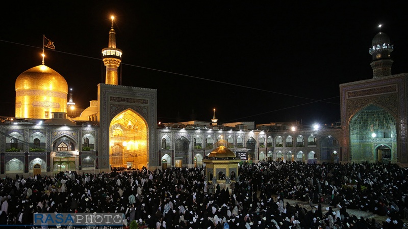Puluhan Ribu Warga Iran Ikuti Acara Duka dan Lailatul Qadar