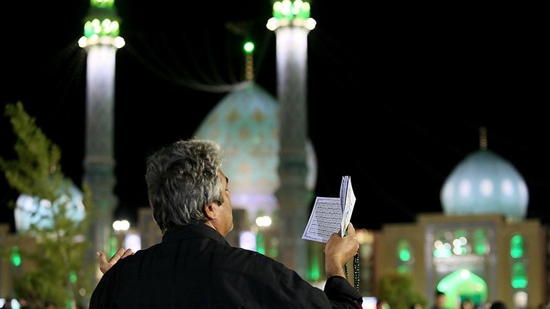 イランでガドルの夜の儀式