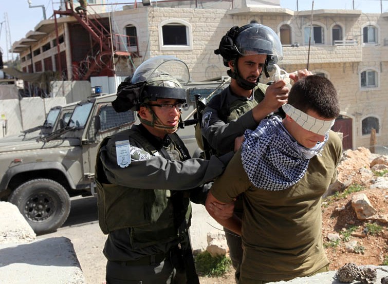 الاحتلال الإسرائيلي يعتقل فلسطينيين من "الضفة الغربية" 
