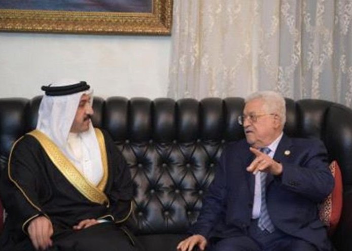 عباس لمبعوث ملك البحرين: نرفض المشاركة بـ "ورشة المنامة"