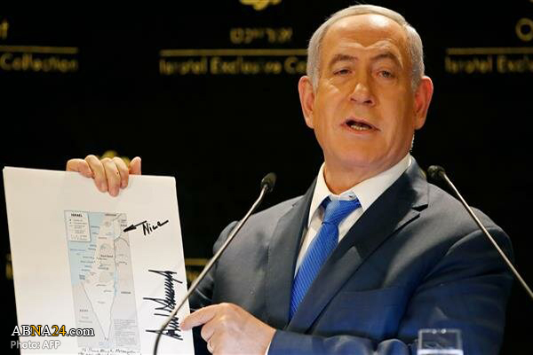 Trump signs 'nice' on fake map of Israel gifted to Netanyahu
