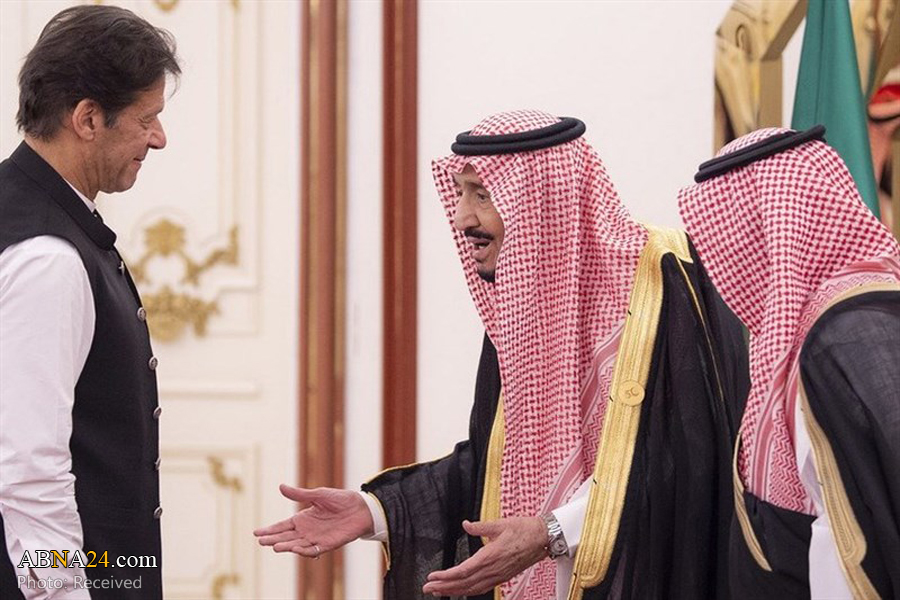 Pakistani PM walks away from Saudi King after brief handshake (+Video)