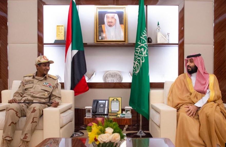 هناك من يسعى لترسيخ "الديكتاتورية" في السودان