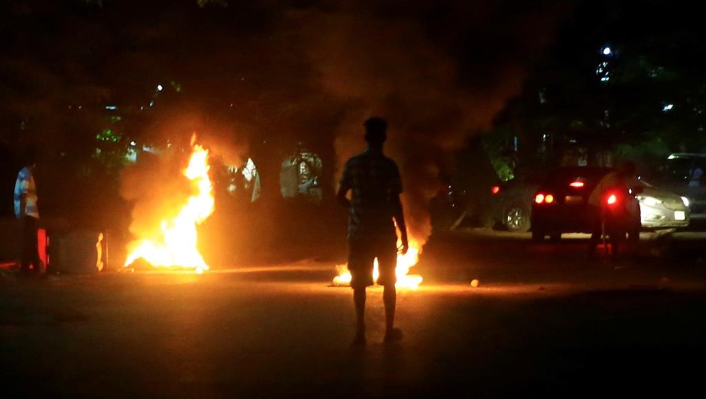 "قتلى وجرحى" خلال اقتحام القوات الأمنية لمقر اعتصام الخرطوم+(صور)