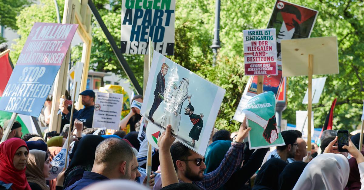 “Cientos de musulmanes en Viena se congregaron para manifestarse contra el sionismo” 