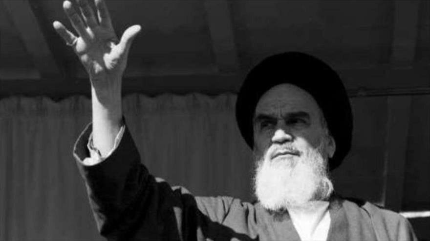 “30 º aniversario del fallecimiento del fundador de la República Islámica de Irán, el Imam Jomeini (r.a.)” 