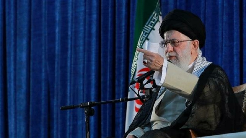  Iran, Ayatollah Kamenei: "Imam Khomeini ci insegnò resistenza"