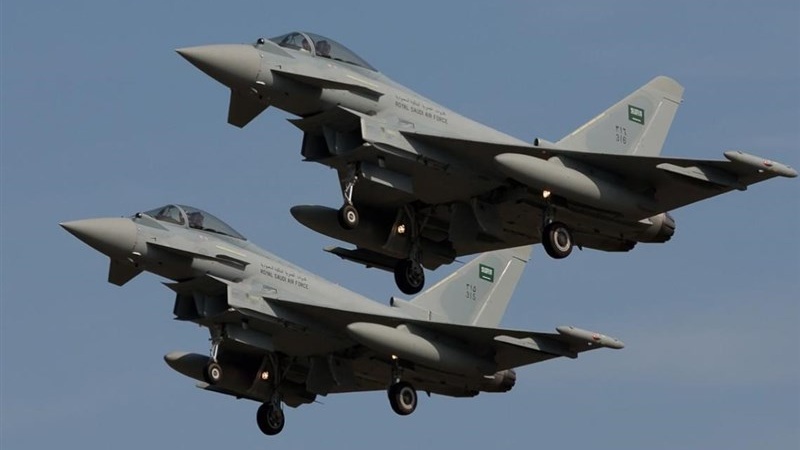 サウジ軍の戦闘機がイエメンの住宅地を攻撃