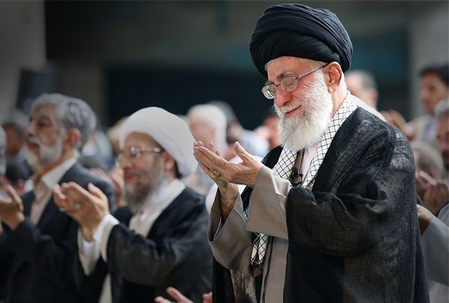اقامة صلاة عيد الفطر بإمامة قائد الثورة الإسلامية