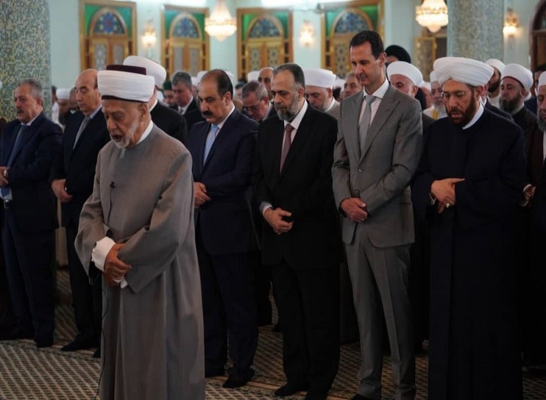 الرئيس السوري يؤدي صلاة عيد الفطر في جامع وسط العاصمة دمشق 