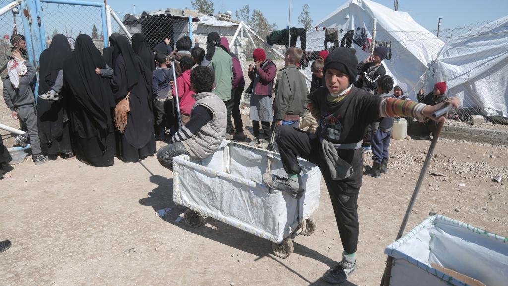  Syrie: deux Américaines et six enfants du camp d’Al-Hol remis aux USA