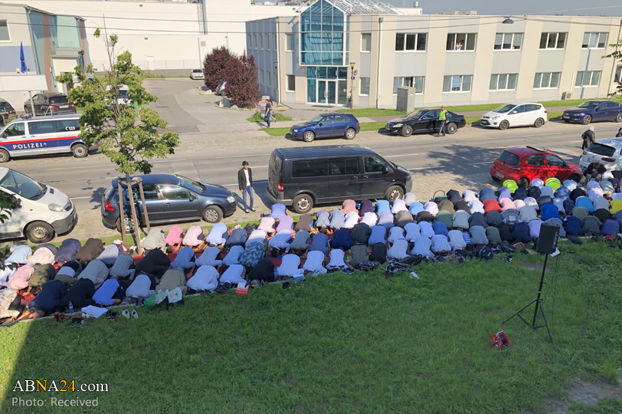 Photos: Eid al-Fitr prayers in Vienna, Austria