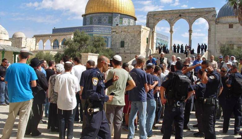 مئات المستوطنين يقتحمون "المسجد الأقصى" من باب المغاربة